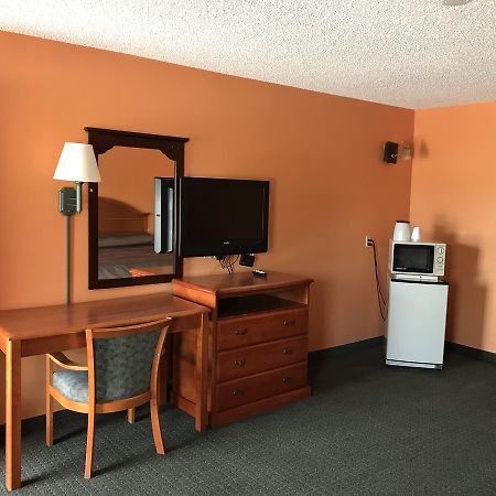 American Inn Cleburne Buitenkant foto