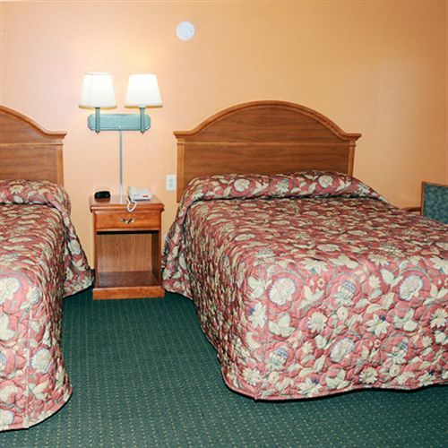 American Inn Cleburne Buitenkant foto