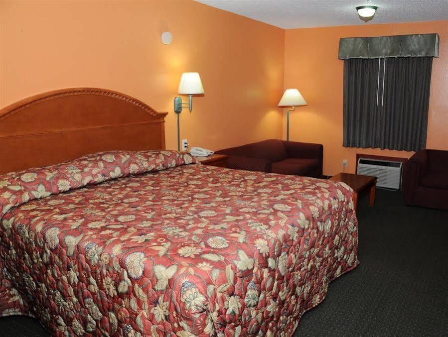 American Inn Cleburne Buitenkant foto