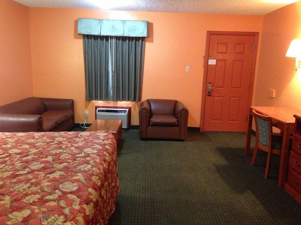 American Inn Cleburne Buitenkant foto